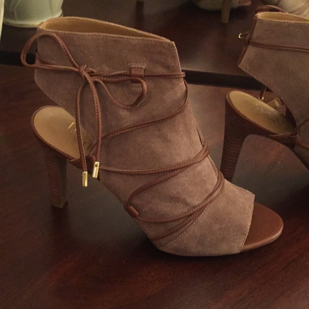 Wow! Describes these knockout shoes 8.5